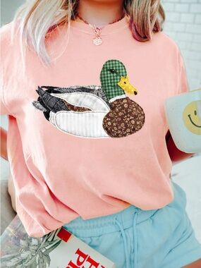 1194. Mallard duck faux quilted short sleeve t-shirt pink